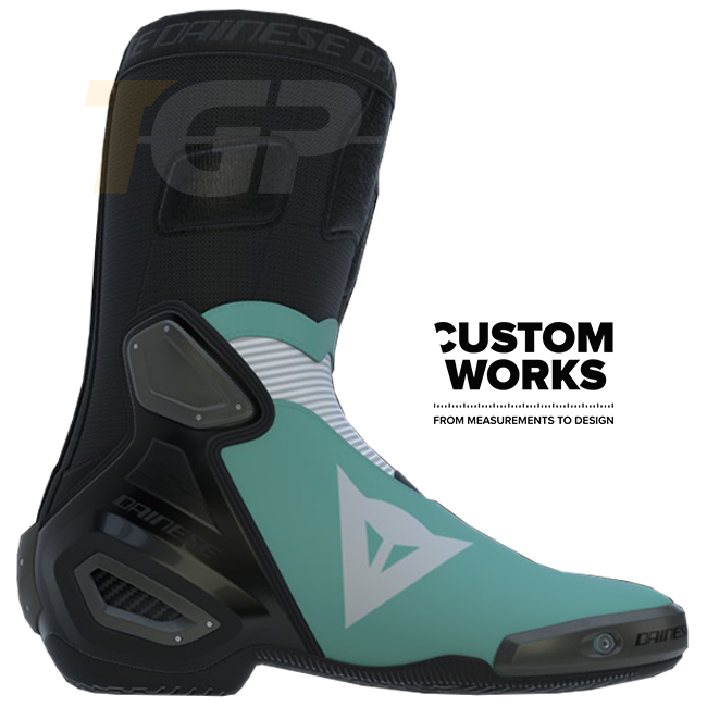 Botas de moto de carreras y carretera Dainese Axial 2 | Hombre | Azul mar de Cerdeña / Blanco | Custom Works 