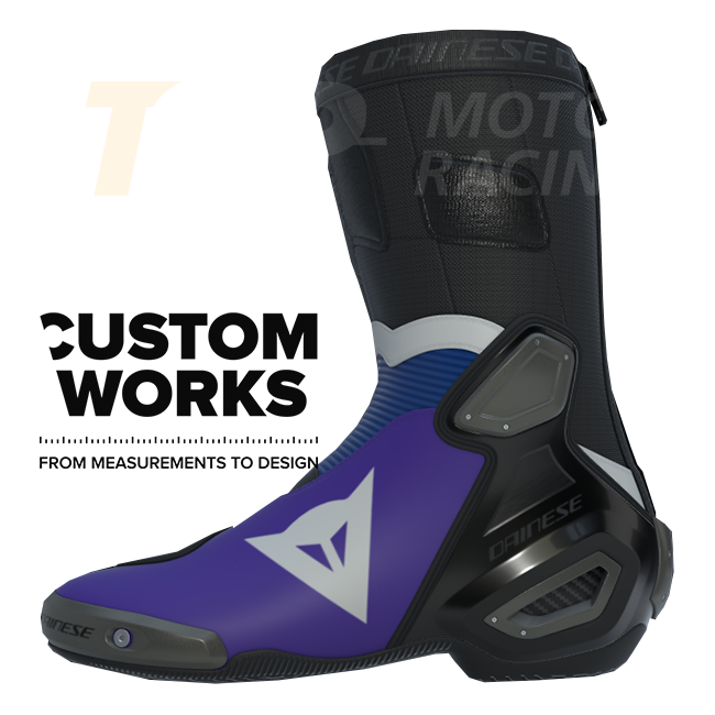 Botas de motociclismo de carreras y calle Dainese Axial 2 Air Racing Prima Pramac Yamaha MotoGP Replica | Hombre | Lila / Azul Yamaha / Blanco | Custom Works 