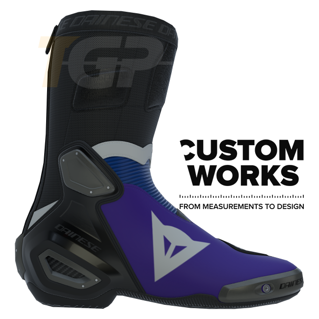 Botas de moto de carreras y calle Dainese Axial 2 Racing Prima Pramac Yamaha MotoGP Replica | Hombre | Morado / Azul Yamaha / Blanco | Custom Works 