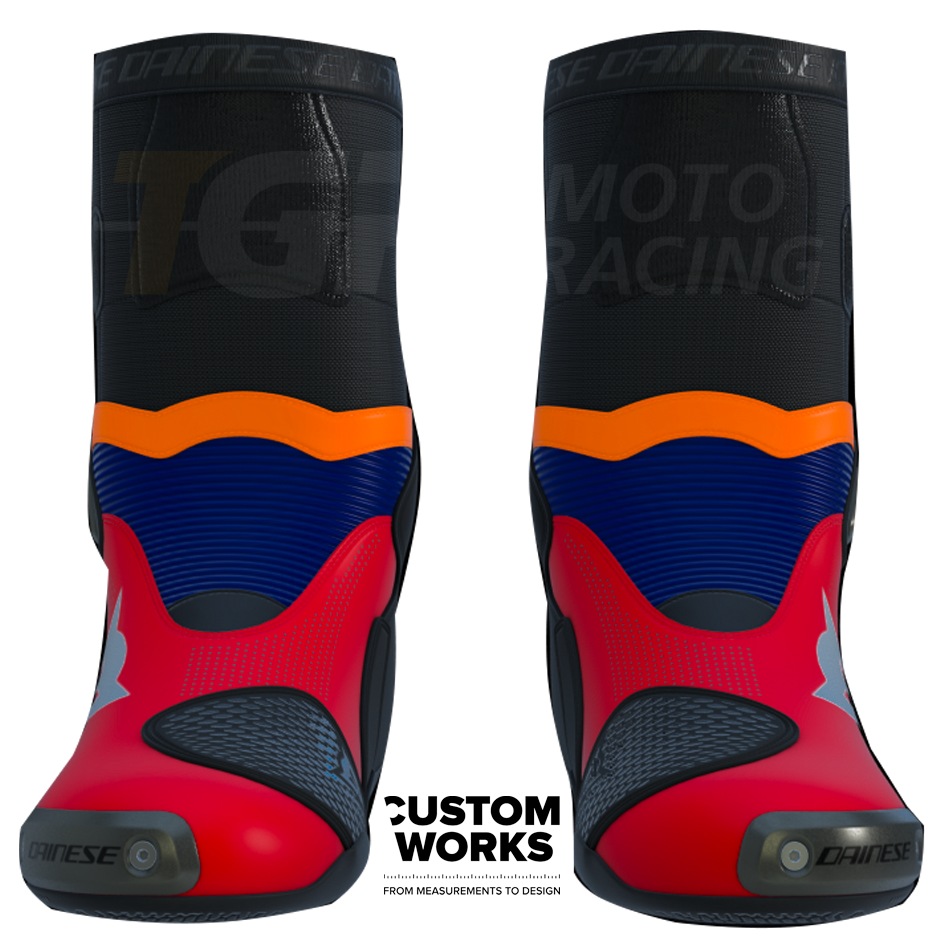 Botas de motocicleta de carreras y carretera Dainese Axial 2 Air Racing y Luca Marini Replica 2026 | Hombre | Rojo Lava / Azul Eléctrico / Naranja Flúor / Blanco | Custom Works 