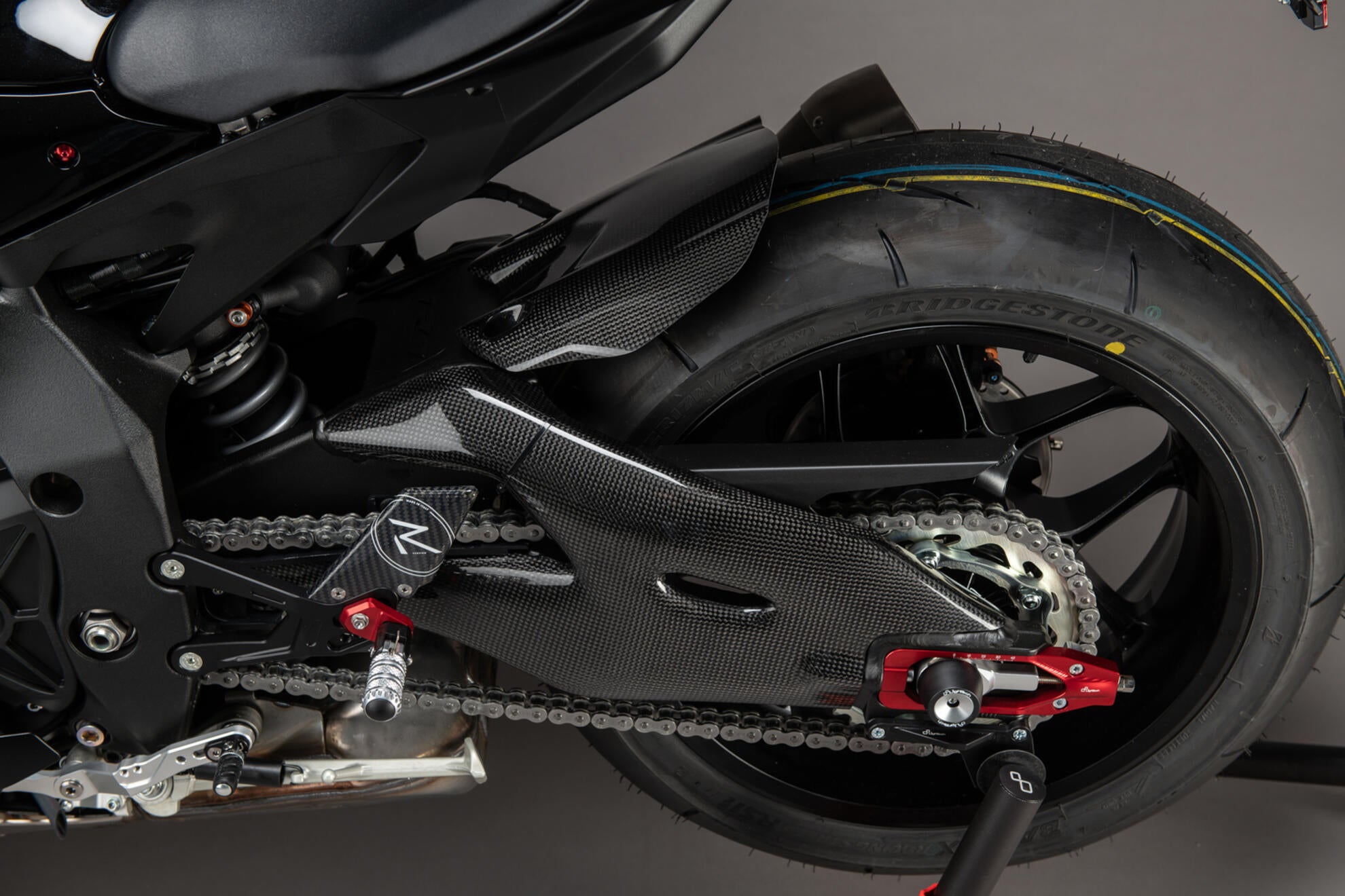 Guardabarros trasero de carbono LighTech Yamaha YZF-R1/M RN32, RN49 y RN65 (15-25) CARY5020 