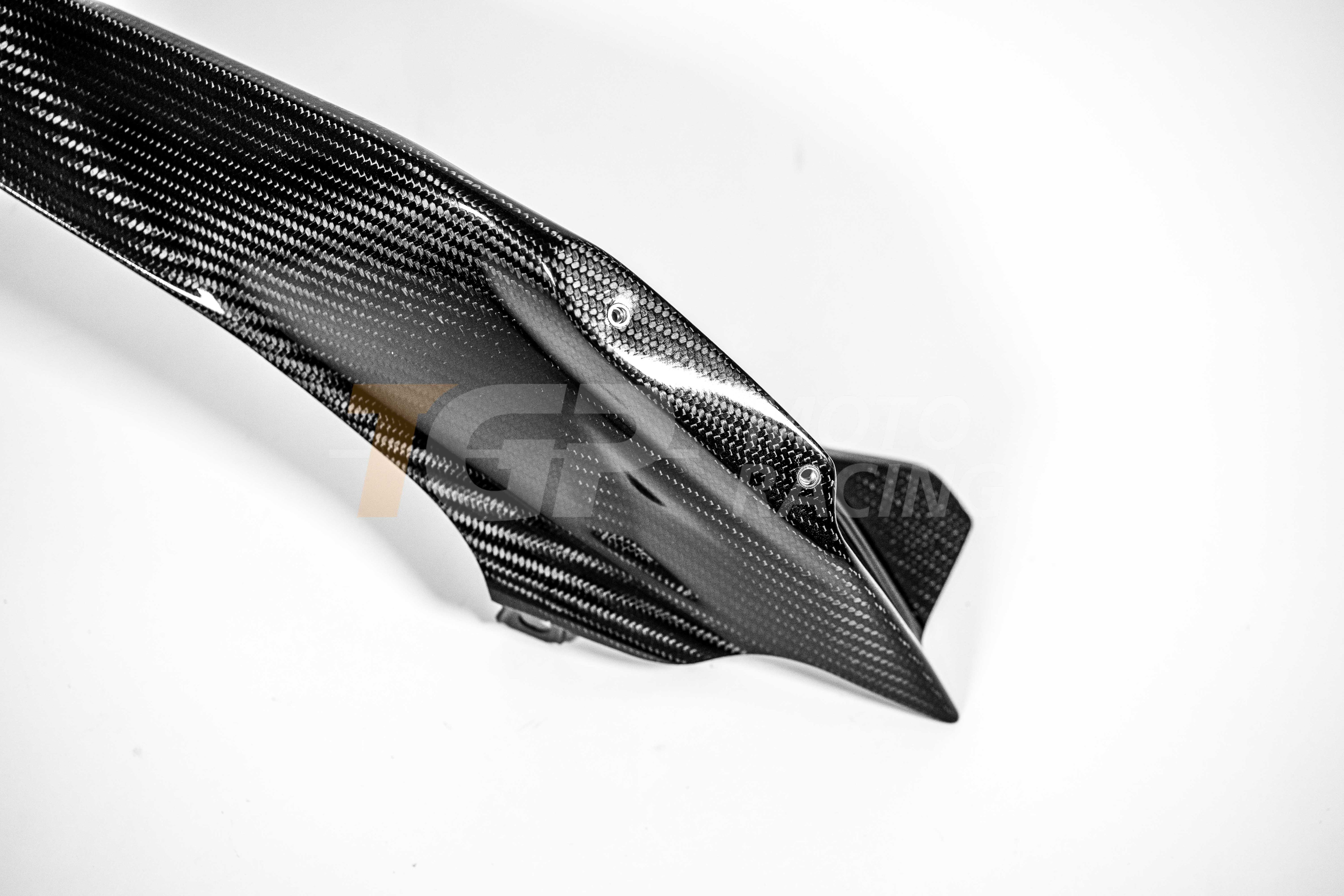 Carenado trasero izquierdo 200 g de carbono AP Carbon Line para Ducati Panigale V4/S/R (25-26) 