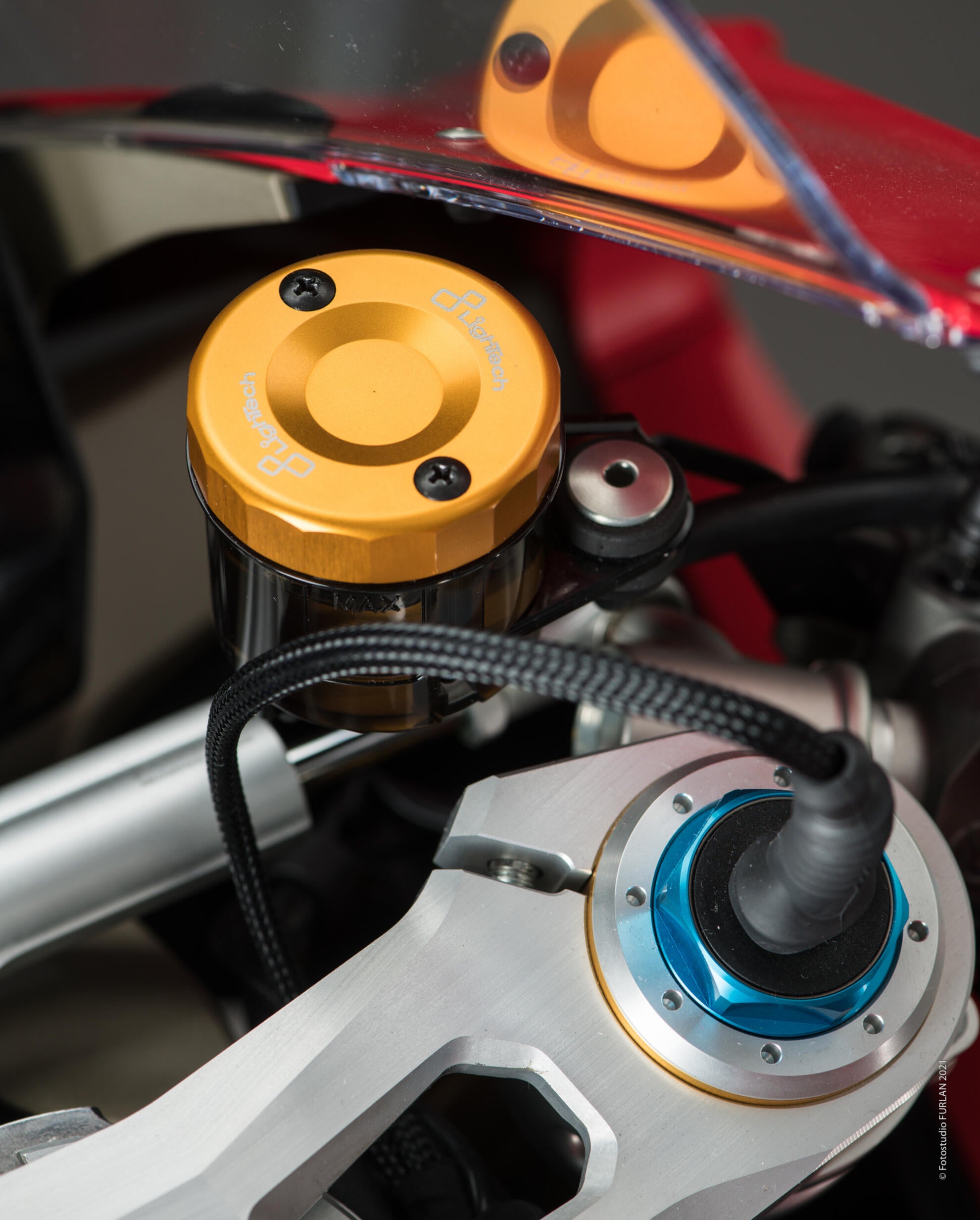 Tapa del depósito de expansión delantero LighTech Ducati Panigale 959 (16-19) FBC04 