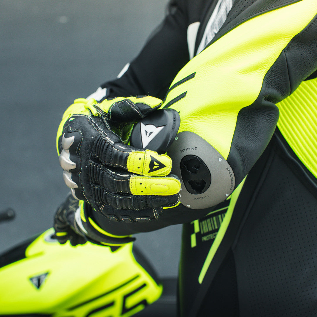 Dainese Audax D-ZIP Mono de cuero – Traje de carreras perforado | Hombre | Negro/Amarillo Neón 