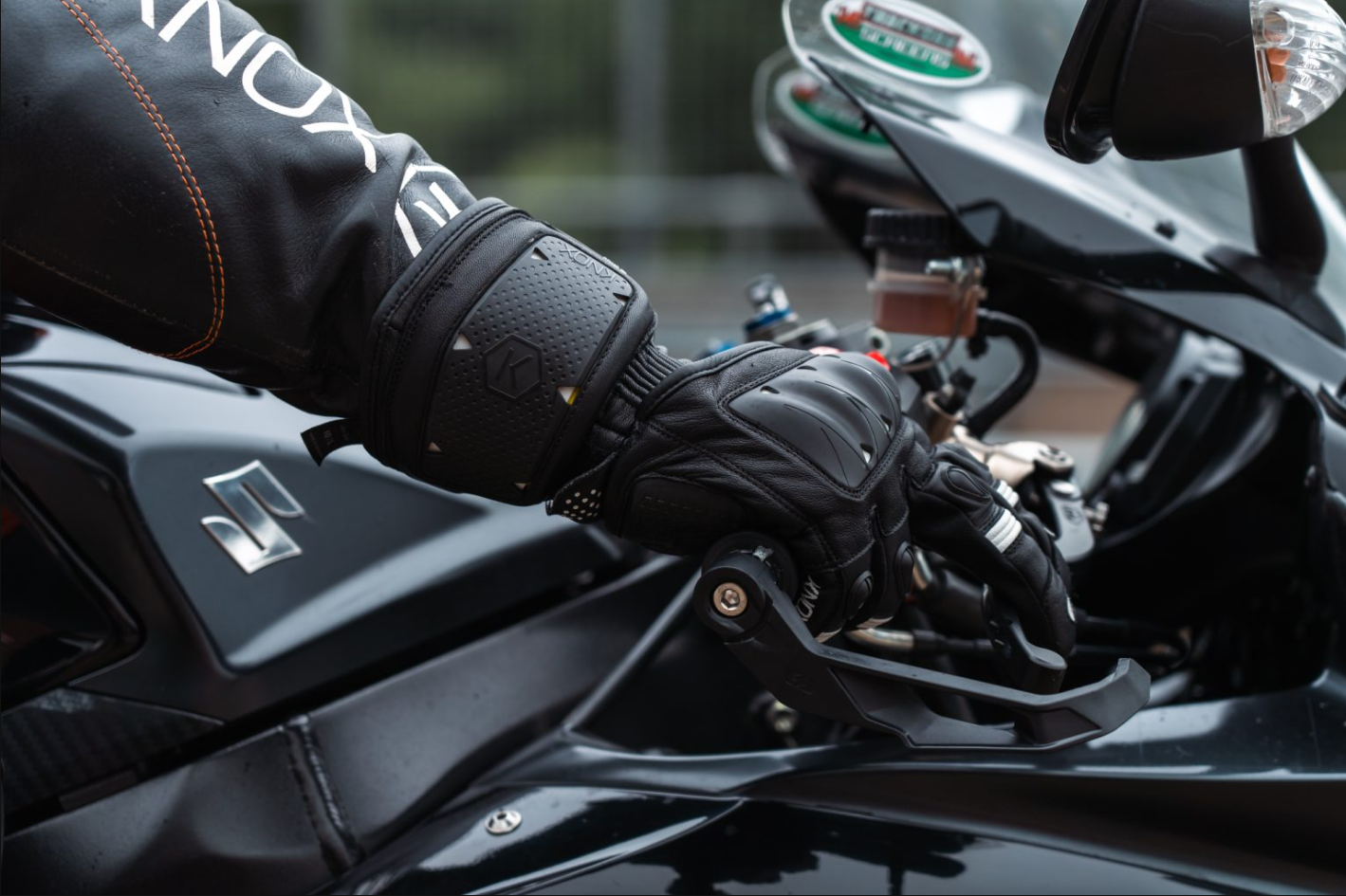 Guantes de cuero deportivos Knox Oulton MK2 | Hombre | Negro/Blanco | 1011352160050 