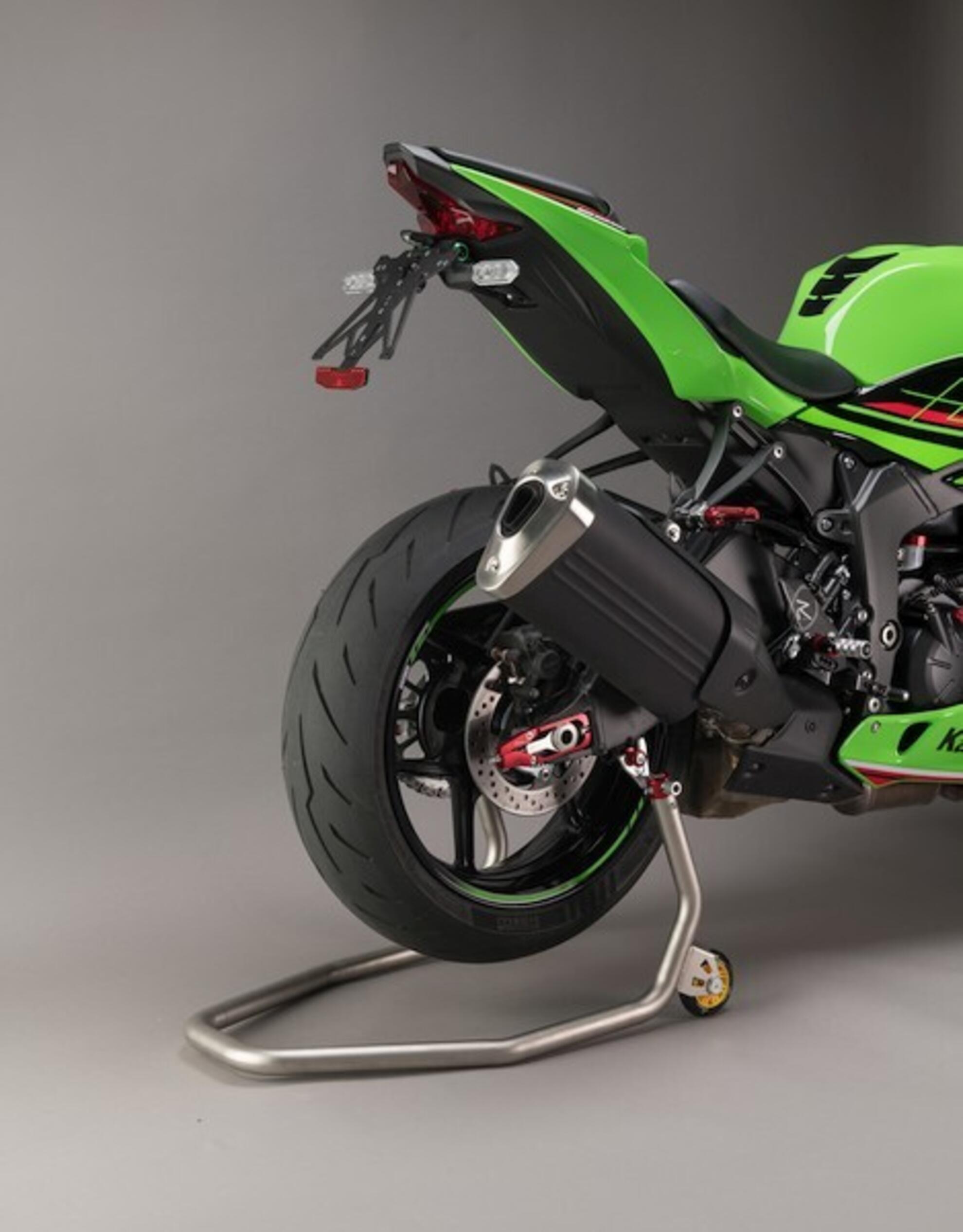 Soporte de rueda trasera de acero inoxidable LighTech Ducati Panigale V4/S (2025) con soportes de horquilla RSS005F 