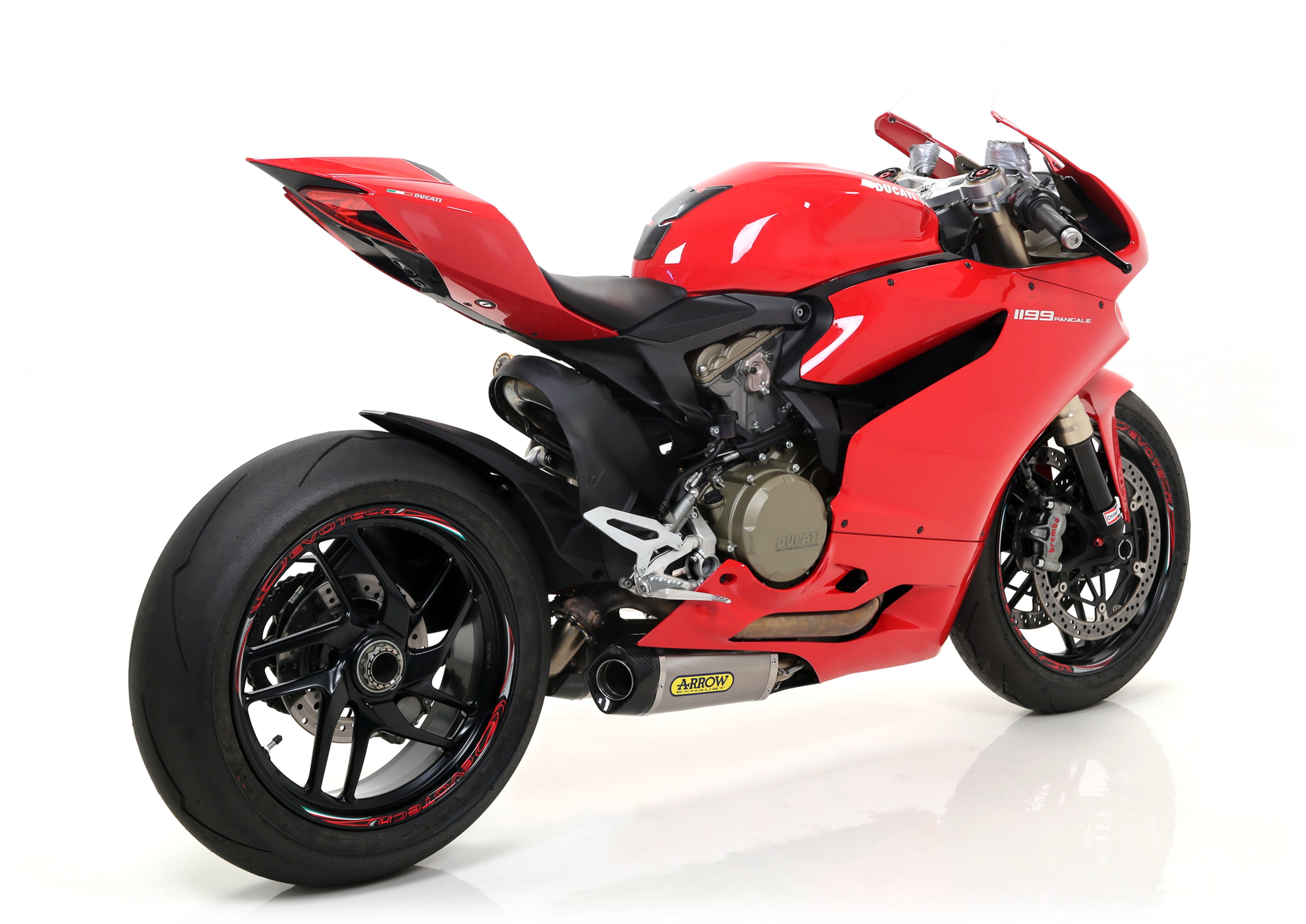 b0652202-960a-4a09-bb21-2fbff215049b_Ducati_Panigale1199_12-15_Slip-on_Works_2.jpg