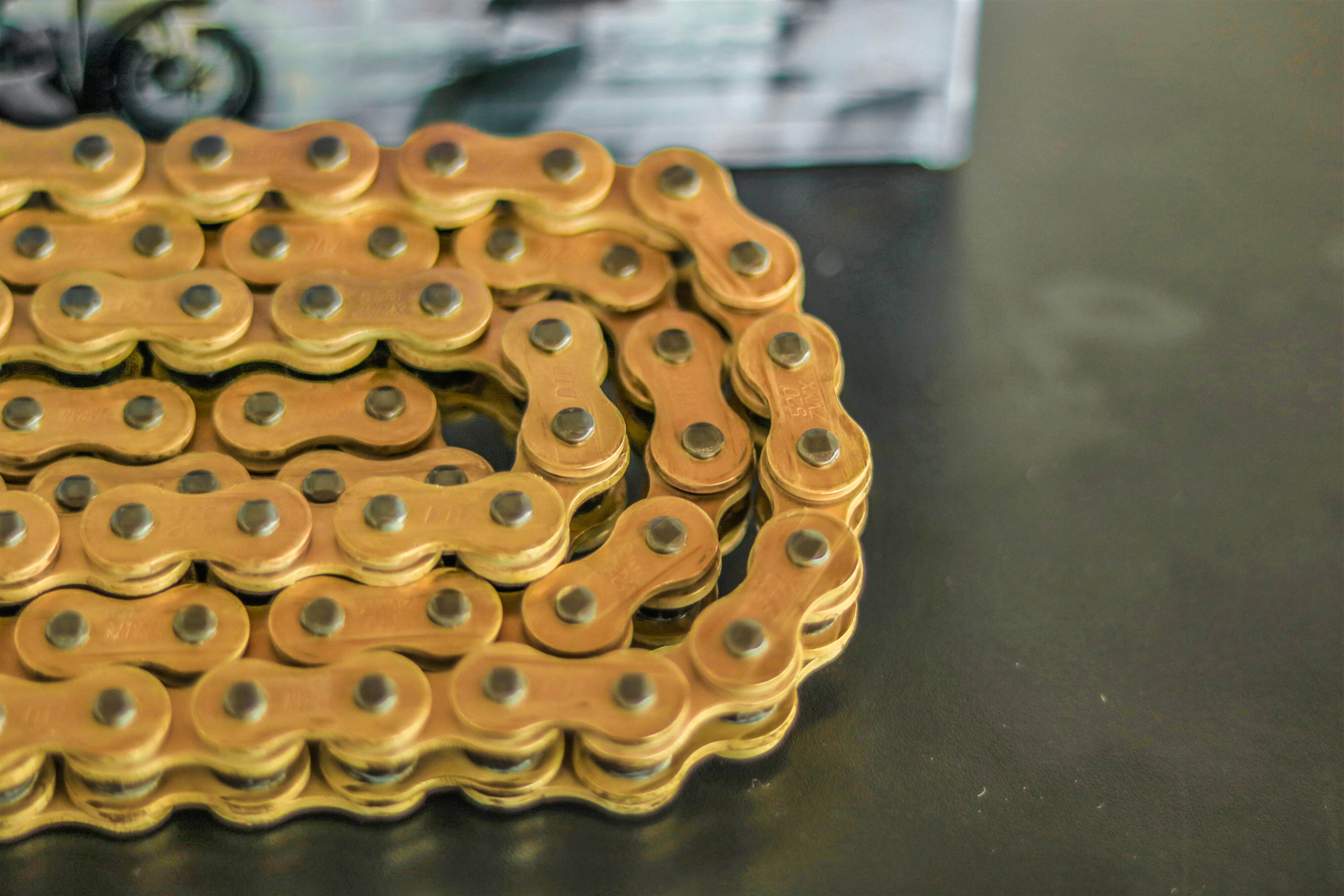 Cadena D.I.D 520ZVM-X X-Ring 520 G&G abierta con eslabón de remache – 100 a 132 eslabones 